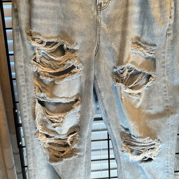 American Eagle distressed jeans size 16 Short - Picture 2 of 8